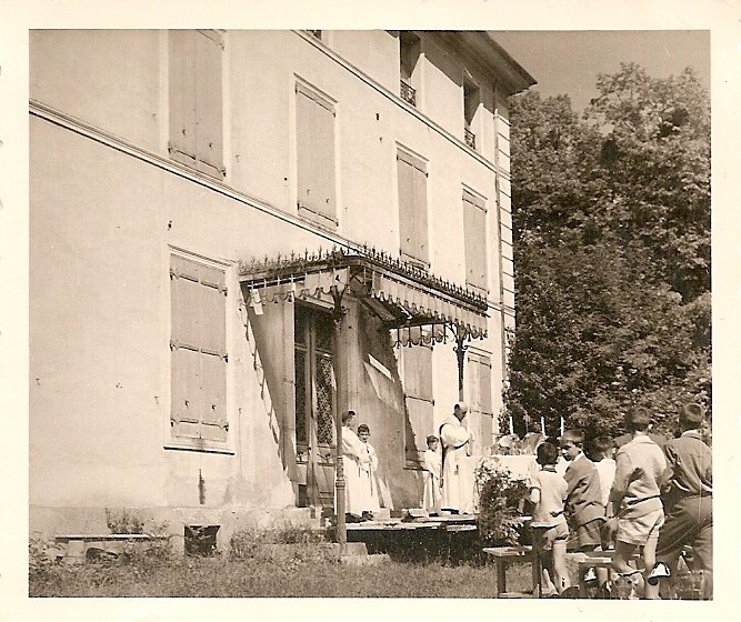 Office devant le château